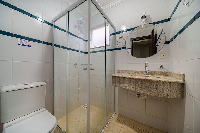 Apartamento com sacada ampla em Bombinhas