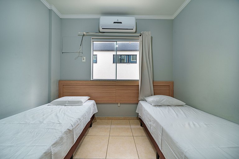 Apartamento com sacada ampla em Bombinhas