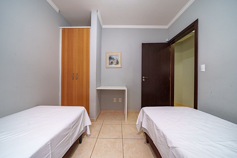 Apartamento com sacada ampla em Bombinhas