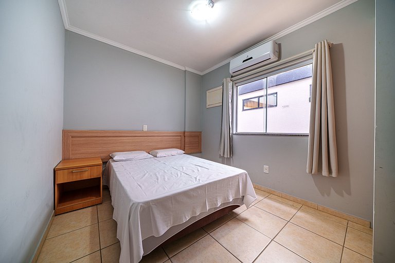 Apartamento com sacada ampla em Bombinhas