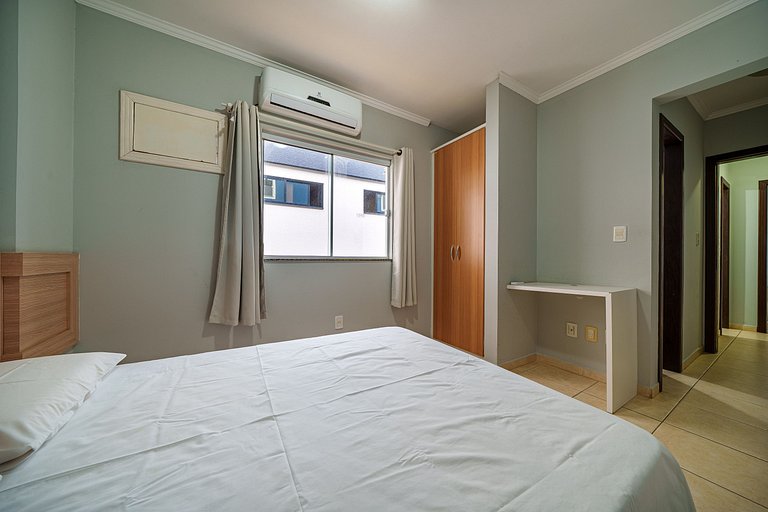 Apartamento com sacada ampla em Bombinhas