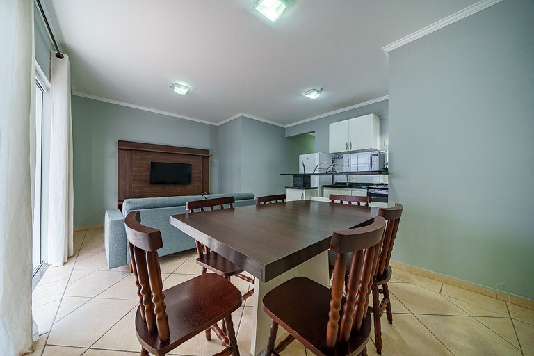 Apartamento com sacada ampla em Bombinhas