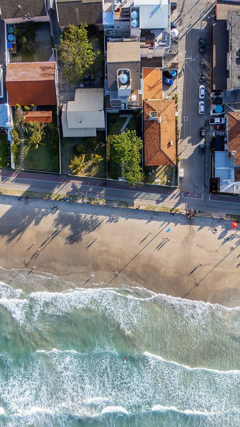 Cobertura duplex beira mar com 3 quartos em Bombas