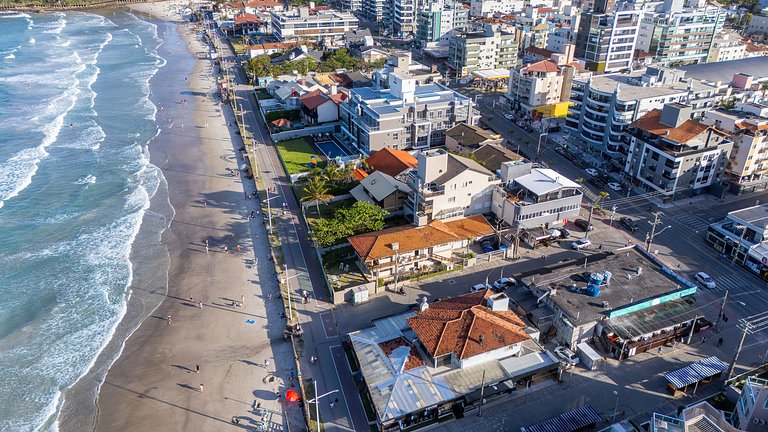 Cobertura duplex beira mar com 3 quartos em Bombas