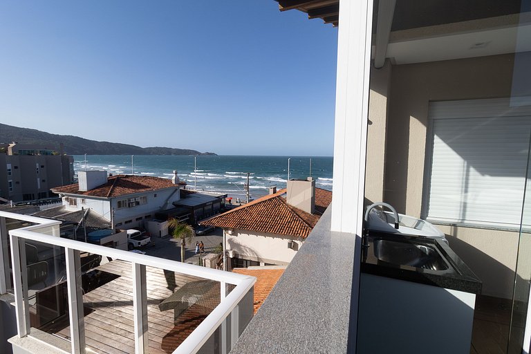 Cobertura duplex beira mar com 3 quartos em Bombas