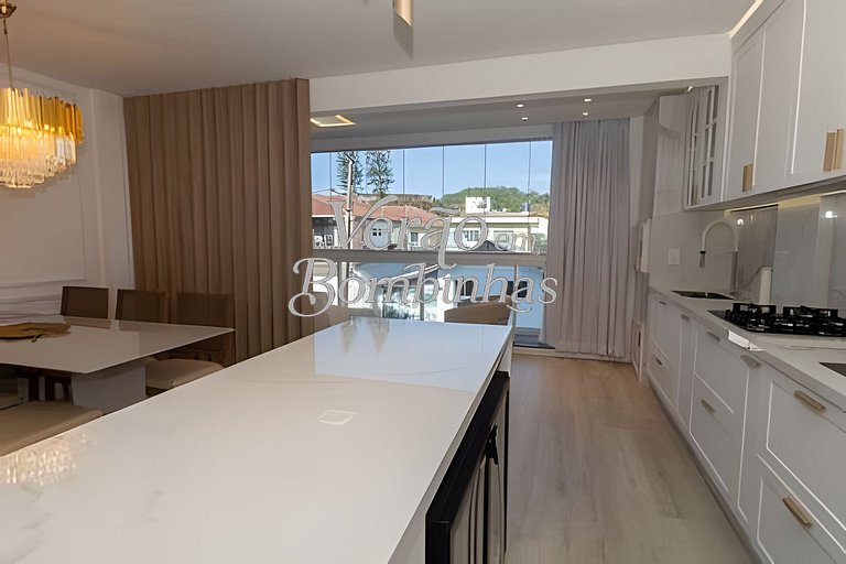 Apartamento 3 suítes beira-mar em Bombas