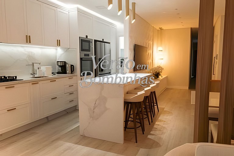 Apartamento 3 suítes beira-mar em Bombas