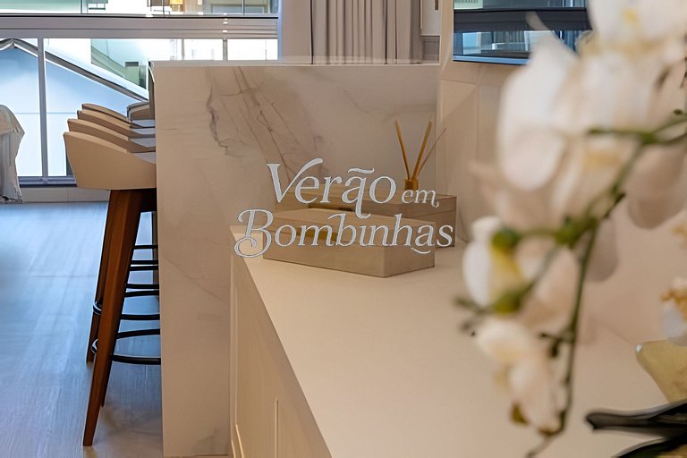 Apartamento 3 suítes beira-mar em Bombas