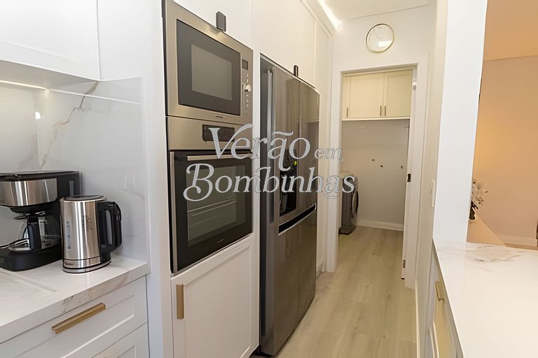 Apartamento 3 suítes beira-mar em Bombas