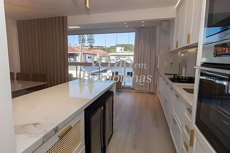 Apartamento 3 suítes beira-mar em Bombas