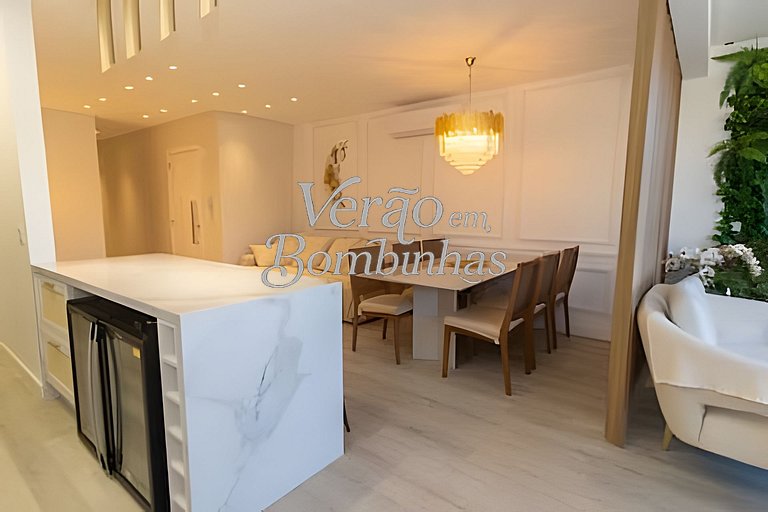 Apartamento 3 suítes beira-mar em Bombas