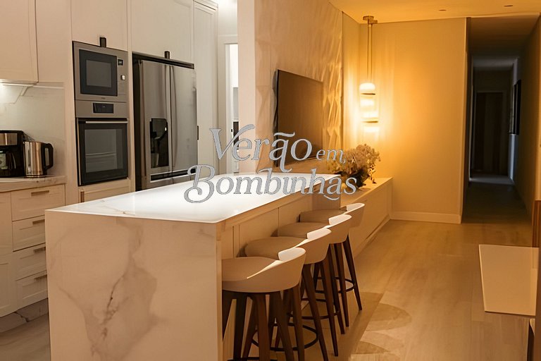 Apartamento 3 suítes beira-mar em Bombas