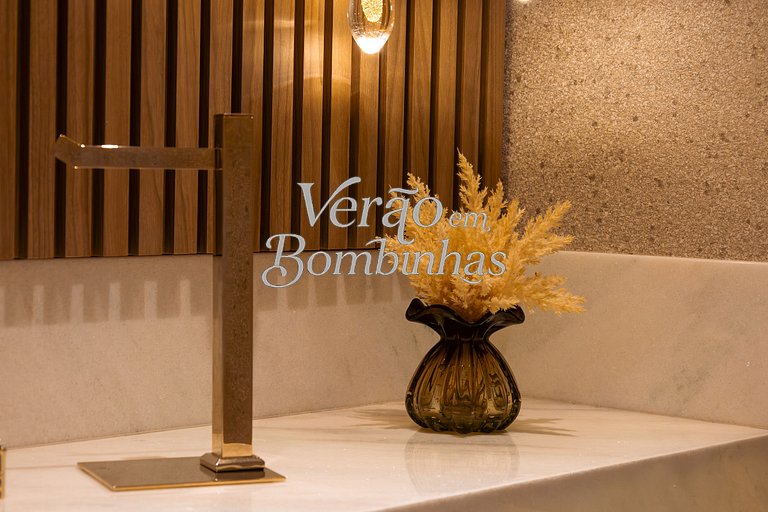 Apartamento 3 suítes beira-mar em Bombas