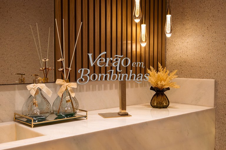 Apartamento 3 suítes beira-mar em Bombas