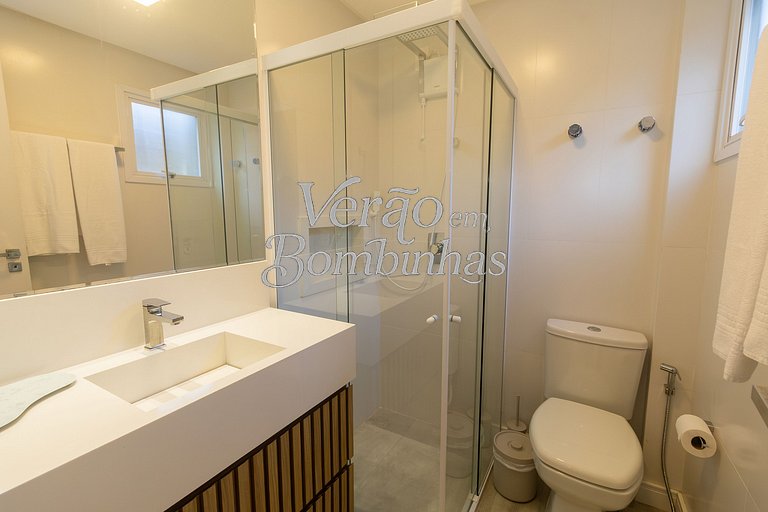 Apartamento 3 suítes beira-mar em Bombas