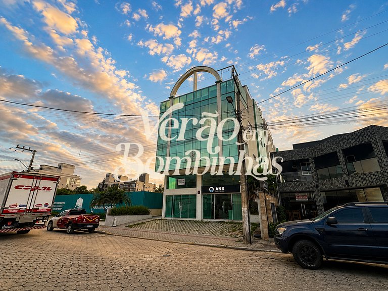 Amplo apartamento 3 suítes em Mariscal