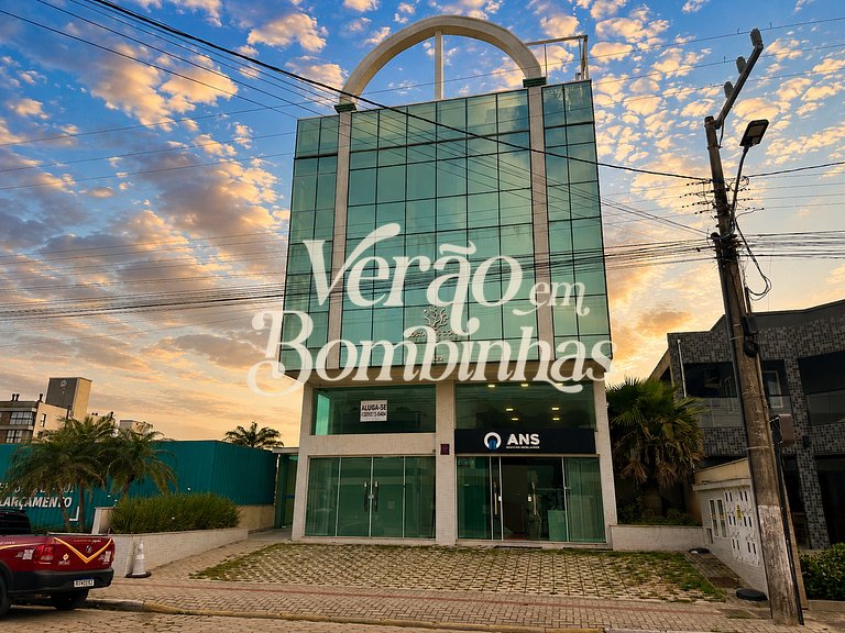 Amplo apartamento 2 suítes em Mariscal