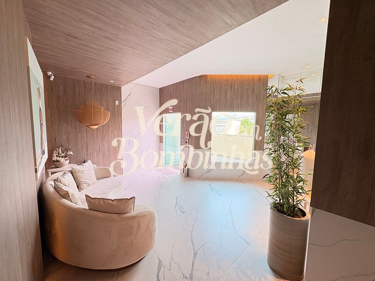 Amplo apartamento 2 suítes em Mariscal