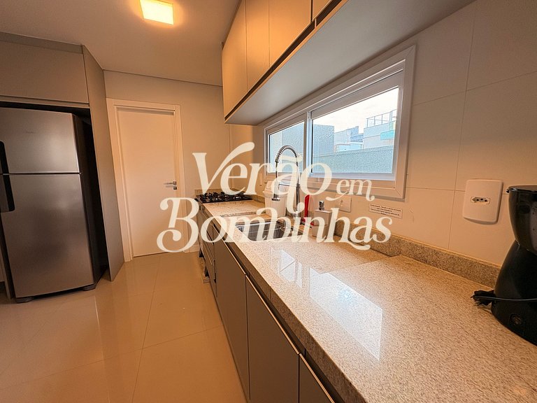 Amplo apartamento 3 suítes em Mariscal