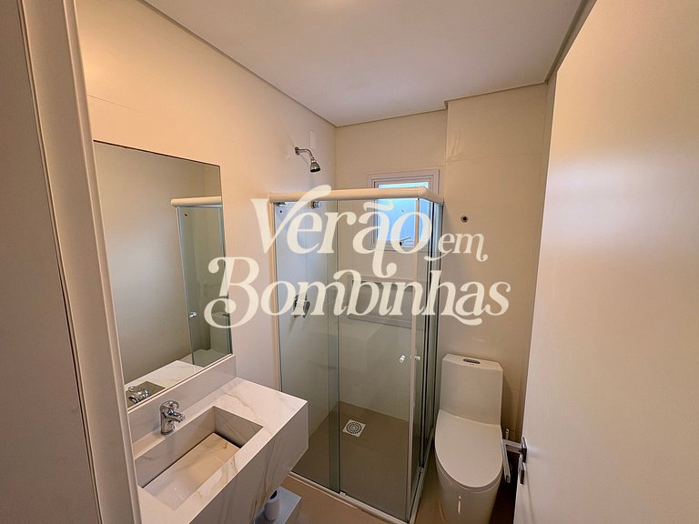 Amplo apartamento 3 suítes em Mariscal