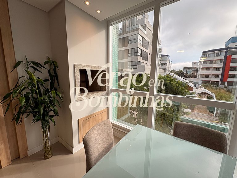 Amplo apartamento 2 suítes em Mariscal