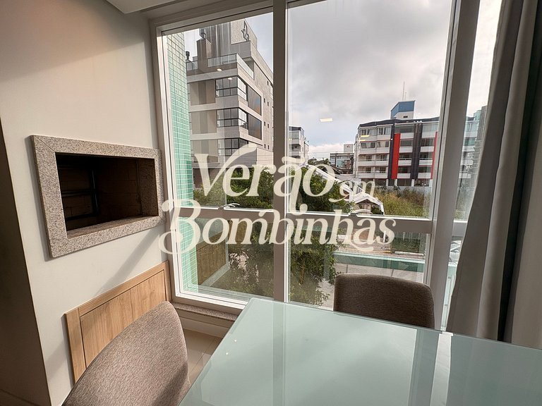 Amplo apartamento 2 suítes em Mariscal