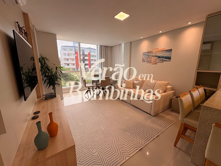 Amplo apartamento 2 suítes em Mariscal