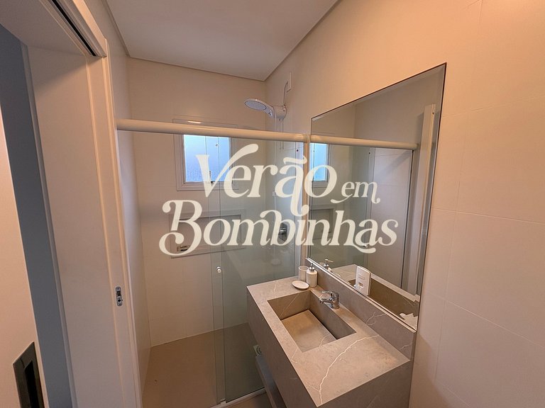 Amplo apartamento 2 suítes em Mariscal