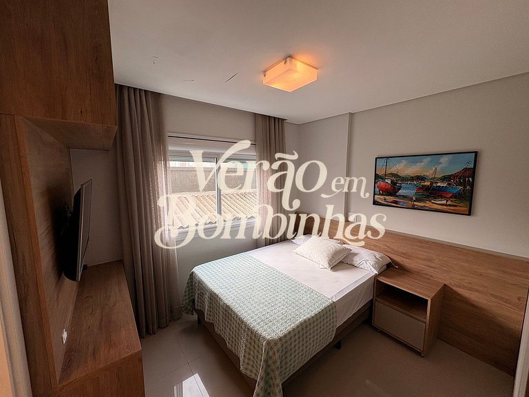 Amplo apartamento 2 suítes em Mariscal
