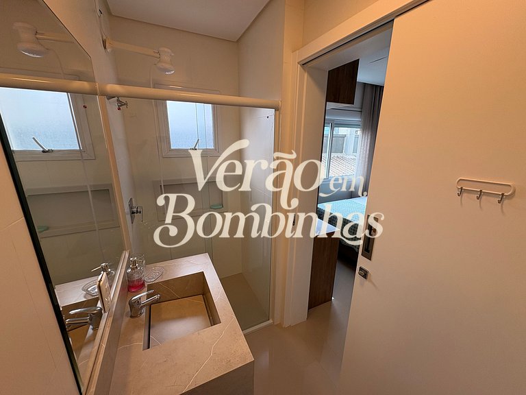 Amplo apartamento 2 suítes em Mariscal