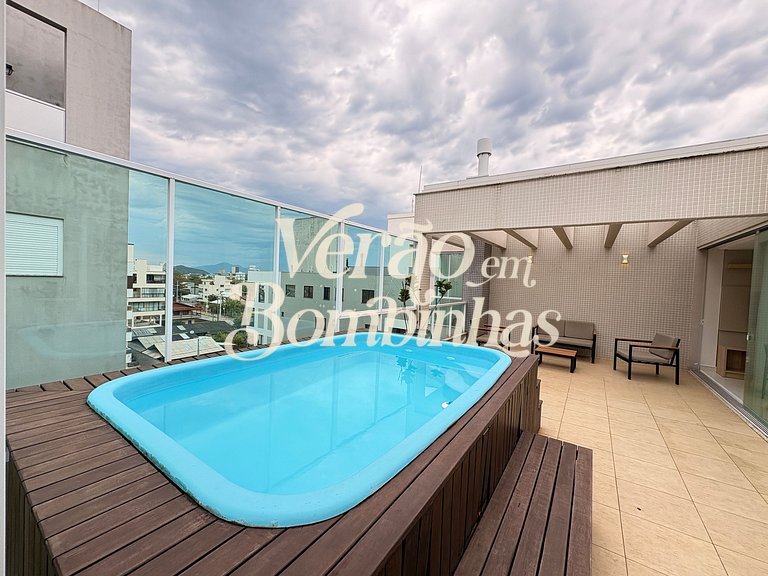 Duplex no centro de Mariscal com piscina privativa