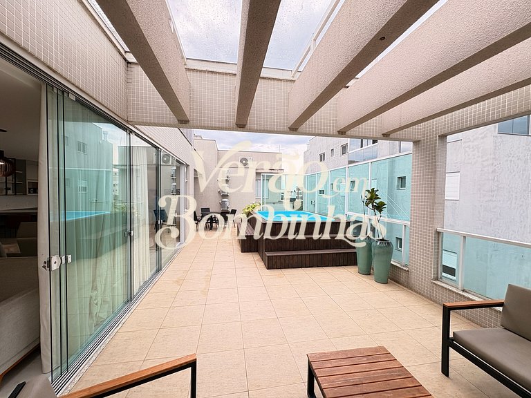 Duplex no centro de Mariscal com piscina privativa