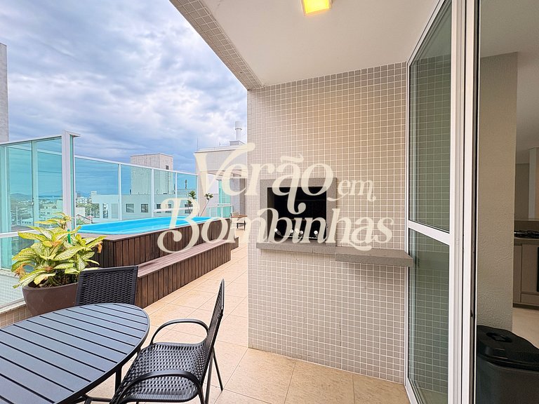 Duplex no centro de Mariscal com piscina privativa