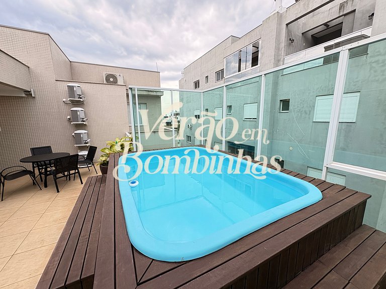 Duplex no centro de Mariscal com piscina privativa