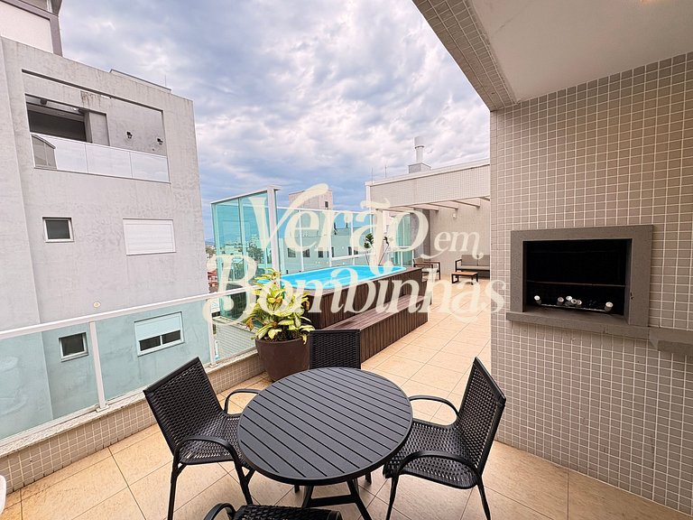 Duplex no centro de Mariscal com piscina privativa