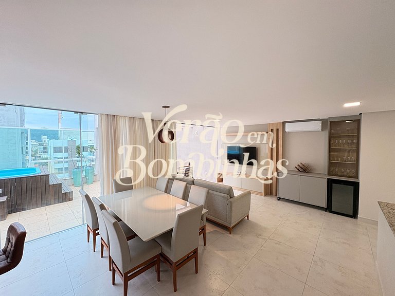 Duplex no centro de Mariscal com piscina privativa