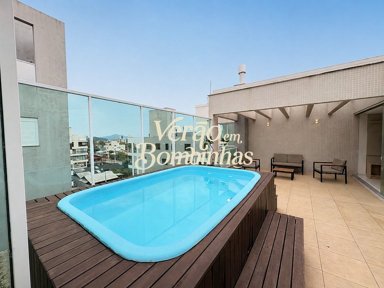 Duplex no centro de Mariscal com piscina privativa