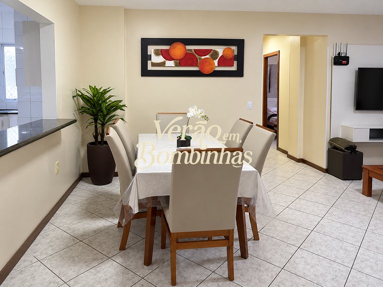 Apartamento com 3 quartos em Bombas