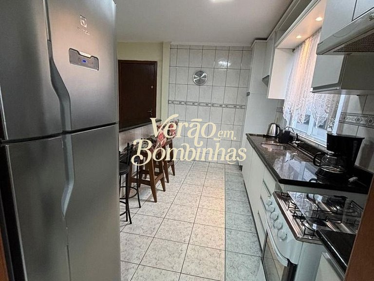 Apartamento com 3 quartos em Bombas