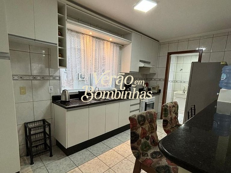 Apartamento com 3 quartos em Bombas