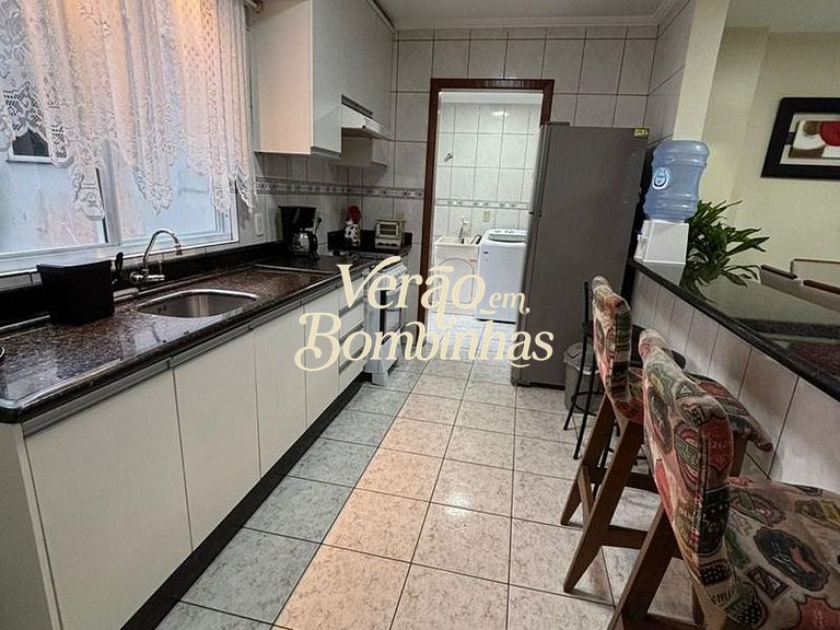 Apartamento com 3 quartos em Bombas