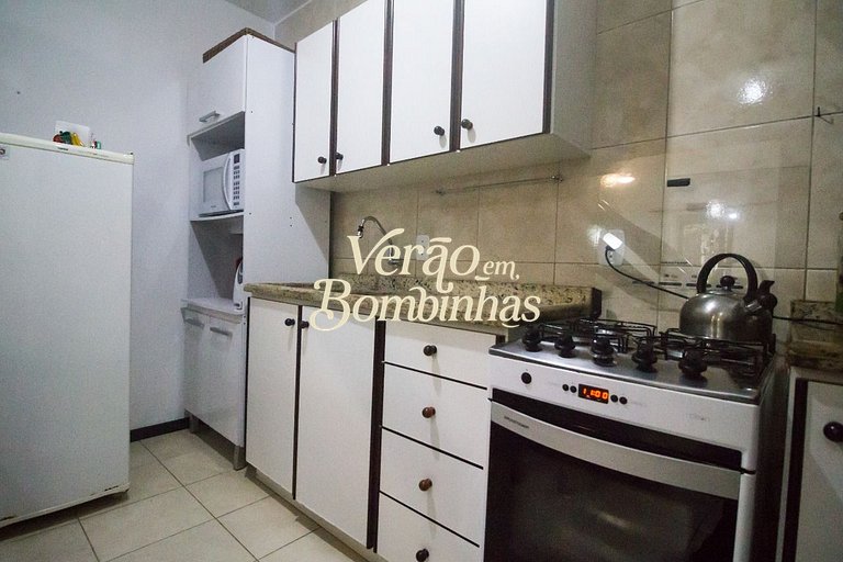 Sobrado geminado aconchegante em Bombas